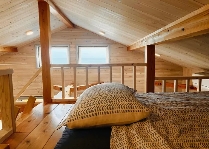 Pacifico Surf House - By The Sea